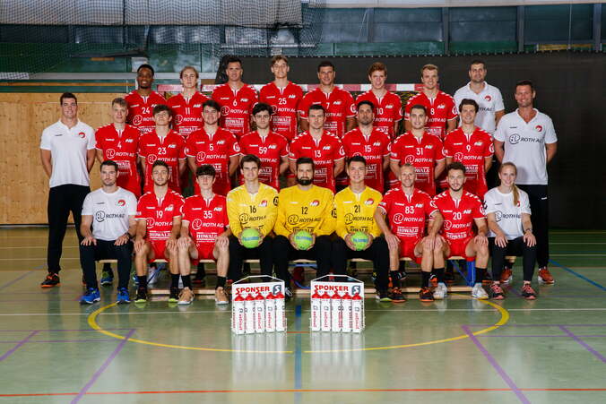 teamfoto-min.jpg